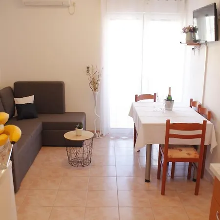 아파트 Mediterraneo - With Own Parking Space 프리블라카